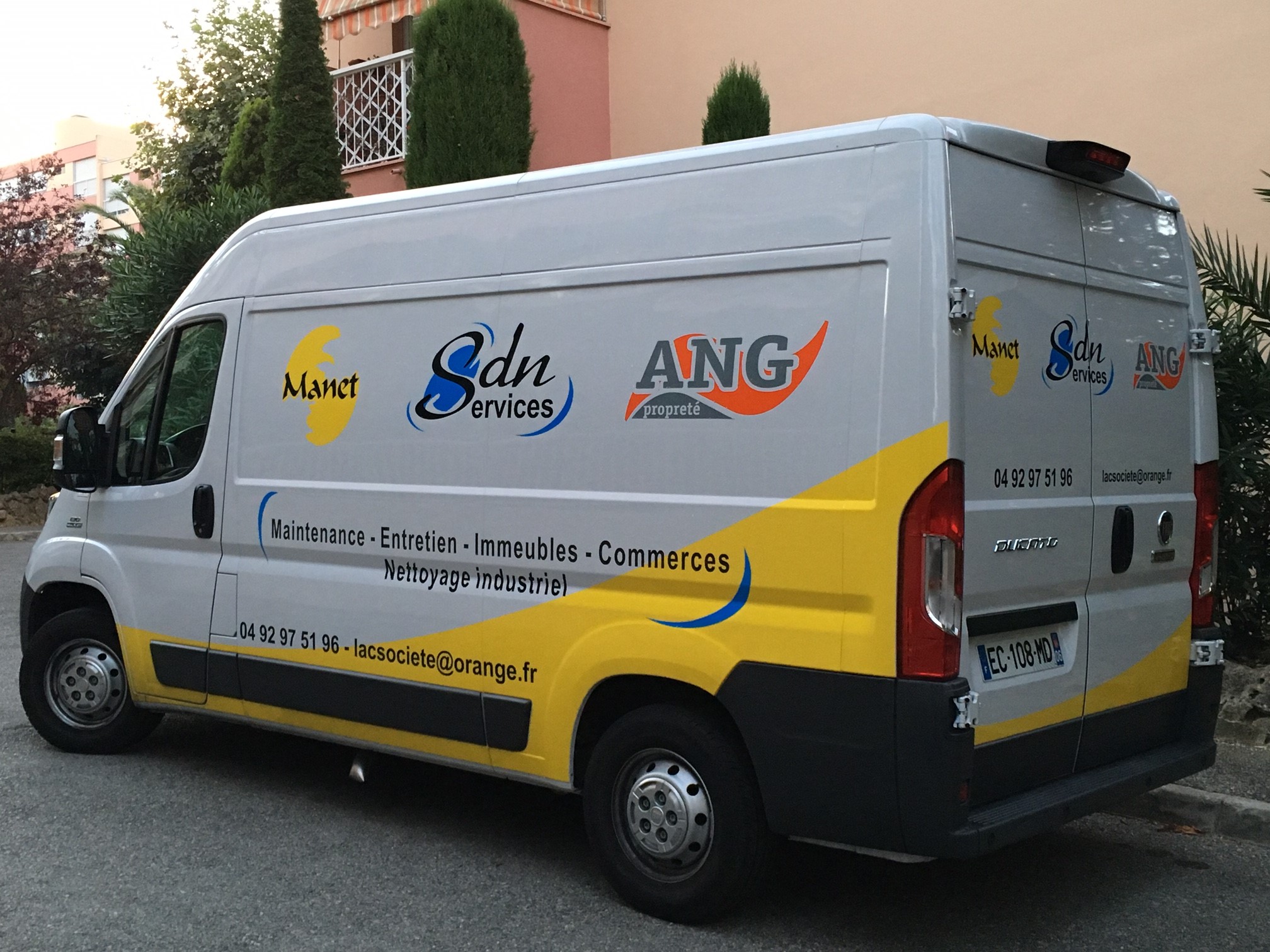 Manet utilise des véhicules à grandes capacité pour les gros travaux de nettoyage dans le var comme dans les alpes maritimes