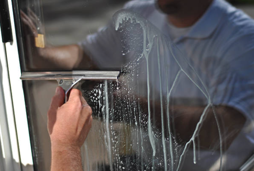 Manet propose des prestations telles que la vitrerie