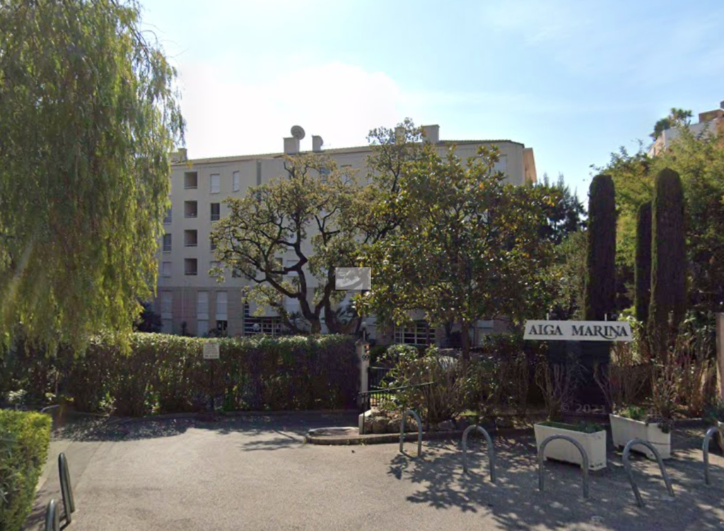 Un agent de service dans la copropriété Alga Marina à Cannes